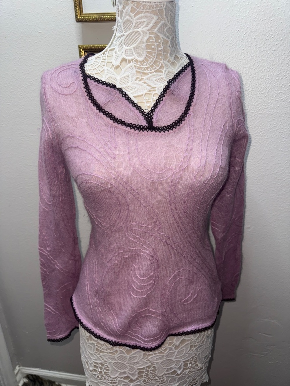 Indigo Palms Women’s V-Neck Sweater in Dusty Pink with Contrast Trim